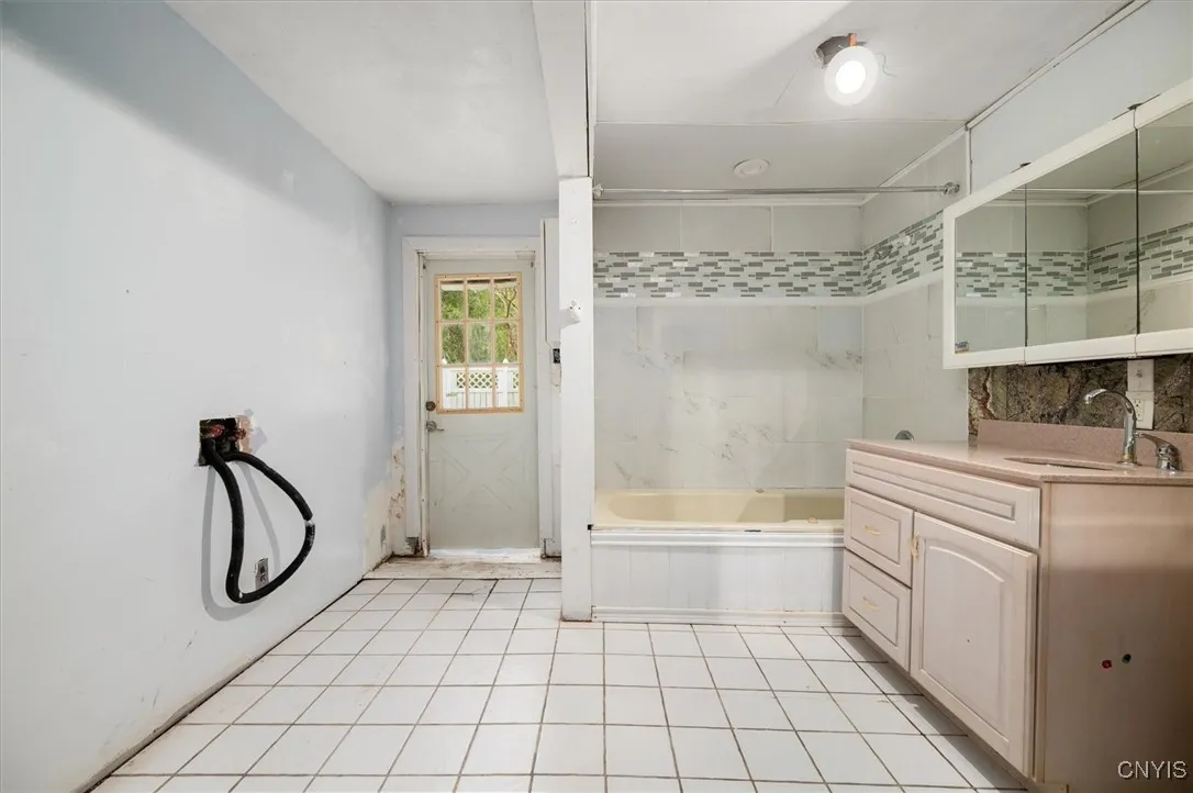 8228 Woods Highway, New Hartford, New York 13413, New Hartford, New York 13413, 4 Bedrooms Bedrooms, 7 Rooms Rooms,3 BathroomsBathrooms,Residential,For Sale,8228 Woods Highway, New Hartford, New York 13413,0,S1639027