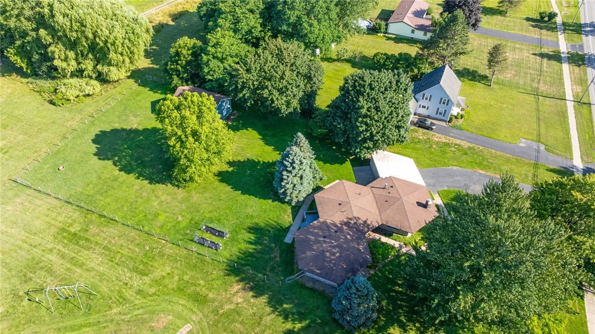 1586 Five Mile Line Road, Penfield, New York 14526, Penfield, New York 14526, 4 Bedrooms Bedrooms, 7 Rooms Rooms,2 BathroomsBathrooms,Residential,For Sale,1586 Five Mile Line Road, Penfield, New York 14526,0,R1639029
