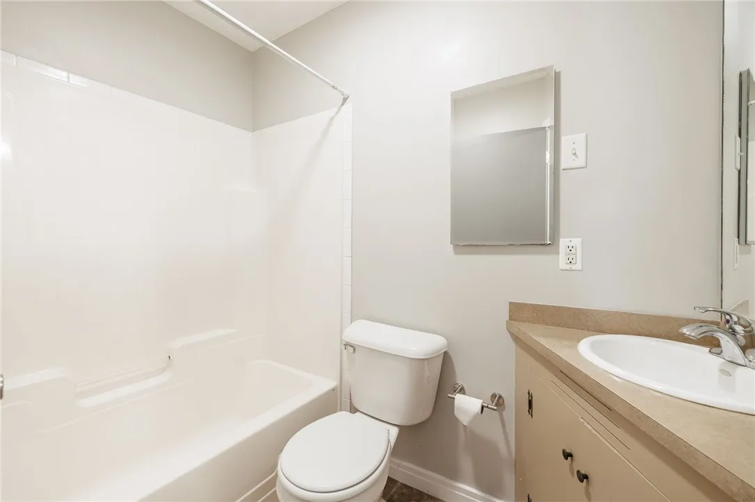 1586 Five Mile Line Road, Penfield, New York 14526, Penfield, New York 14526, 4 Bedrooms Bedrooms, 7 Rooms Rooms,2 BathroomsBathrooms,Residential,For Sale,1586 Five Mile Line Road, Penfield, New York 14526,0,R1639029