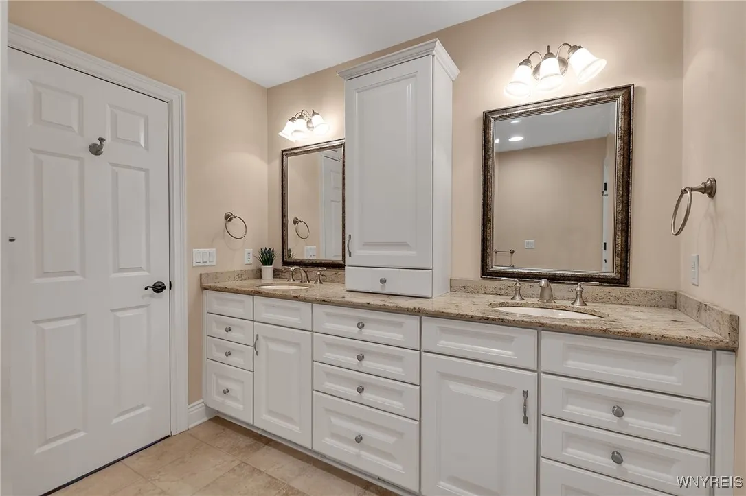 8925 Williams Court, Clarence, New York 14032, Clarence, New York 14032, 5 Bedrooms Bedrooms, 11 Rooms Rooms,3 BathroomsBathrooms,Residential,For Sale,8925 Williams Court, Clarence, New York 14032,0,B1638545