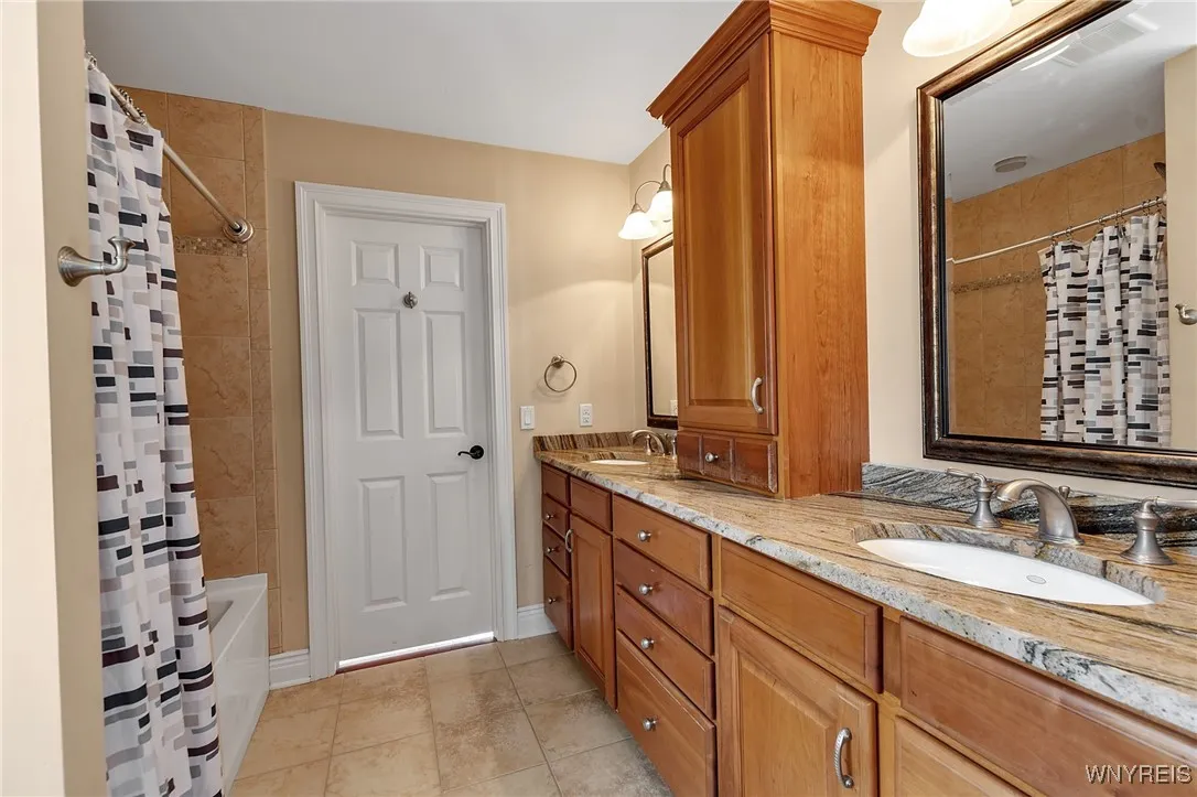 8925 Williams Court, Clarence, New York 14032, Clarence, New York 14032, 5 Bedrooms Bedrooms, 11 Rooms Rooms,3 BathroomsBathrooms,Residential,For Sale,8925 Williams Court, Clarence, New York 14032,0,B1638545