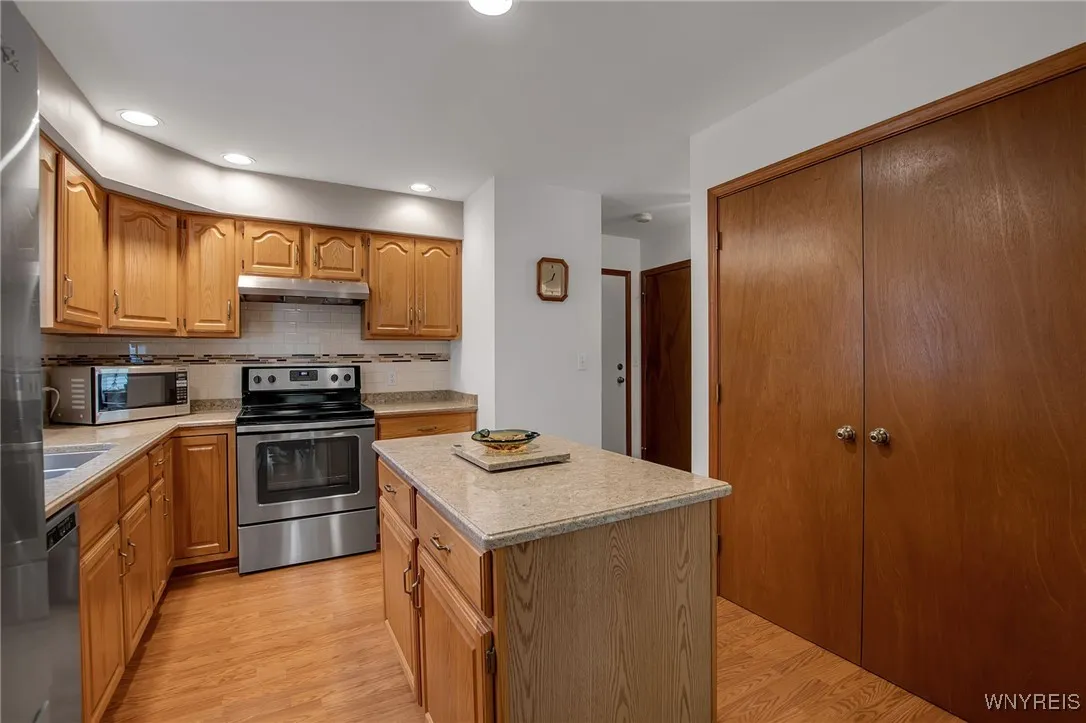 23 Eagles Trce, Amherst, New York 14221, Amherst, New York 14221, 3 Bedrooms Bedrooms, 9 Rooms Rooms,2 BathroomsBathrooms,Residential,For Sale,23 Eagles Trce, Amherst, New York 14221,0,B1638572