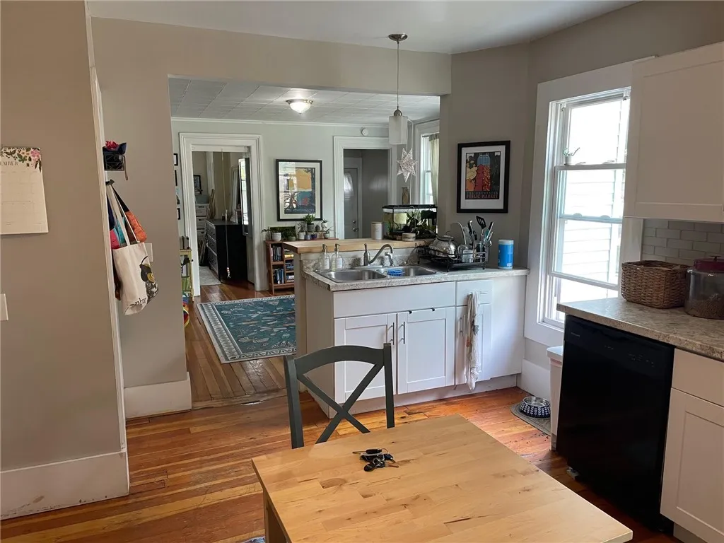 224 Hamilton Street, Rochester, New York 14620, Rochester, New York 14620, 2 Bedrooms Bedrooms, 4 Rooms Rooms,1 BathroomBathrooms,Residential Lease,For Rent,224 Hamilton Street, Rochester, New York 14620,0,R1638604