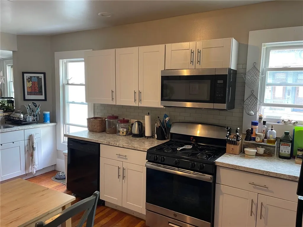 224 Hamilton Street, Rochester, New York 14620, Rochester, New York 14620, 2 Bedrooms Bedrooms, 4 Rooms Rooms,1 BathroomBathrooms,Residential Lease,For Rent,224 Hamilton Street, Rochester, New York 14620,0,R1638604