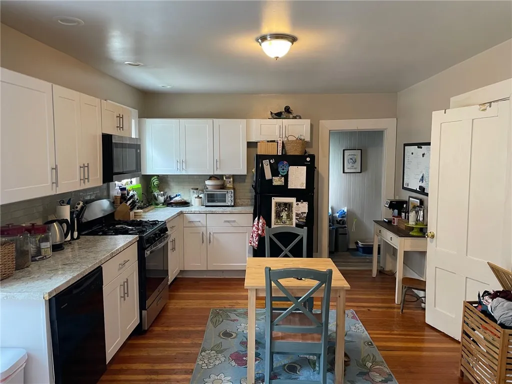 224 Hamilton Street, Rochester, New York 14620, Rochester, New York 14620, 2 Bedrooms Bedrooms, 4 Rooms Rooms,1 BathroomBathrooms,Residential Lease,For Rent,224 Hamilton Street, Rochester, New York 14620,0,R1638604