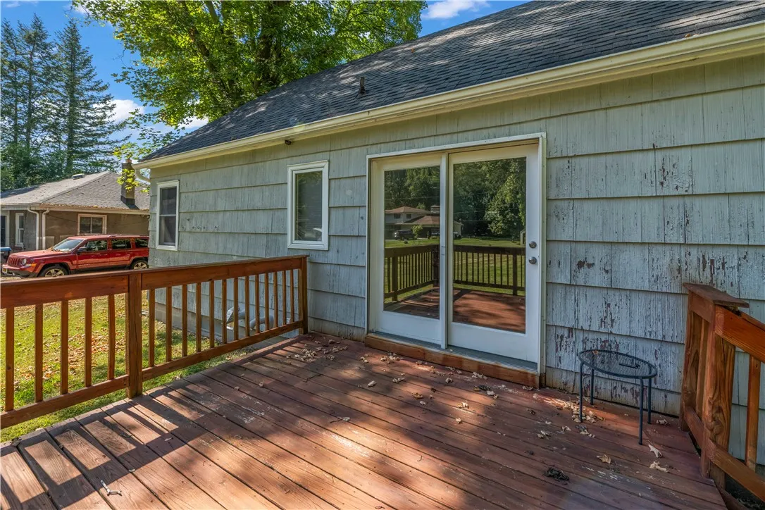 998 Gravel Road, Webster, New York 14580, Webster, New York 14580, 3 Bedrooms Bedrooms, 6 Rooms Rooms,1 BathroomBathrooms,Residential,For Sale,998 Gravel Road, Webster, New York 14580,0,R1638959