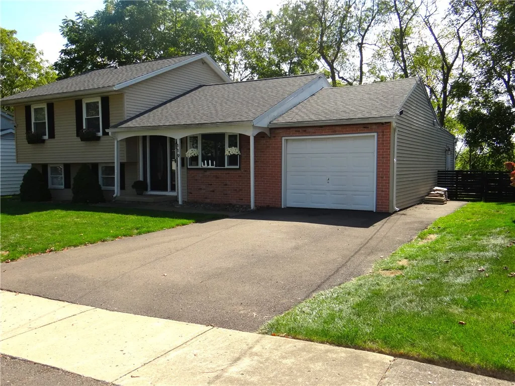 119 Daffodil Drive, Horseheads, New York 14845, Horseheads, New York 14845, 3 Bedrooms Bedrooms, 9 Rooms Rooms,2 BathroomsBathrooms,Residential,For Sale,119 Daffodil Drive, Horseheads, New York 14845,0,R1638249