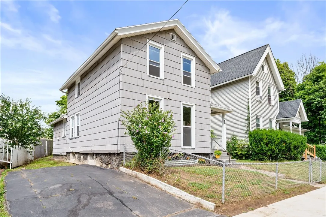 38 Hamilton Street, Rochester, New York 14620, Rochester, New York 14620, 3 Bedrooms Bedrooms, 6 Rooms Rooms,1 BathroomBathrooms,Residential,For Sale,38 Hamilton Street, Rochester, New York 14620,0,R1638722