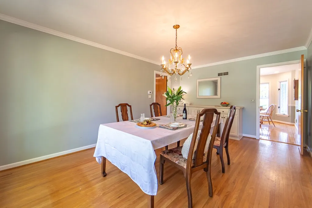 What an ideal space for entertaining!