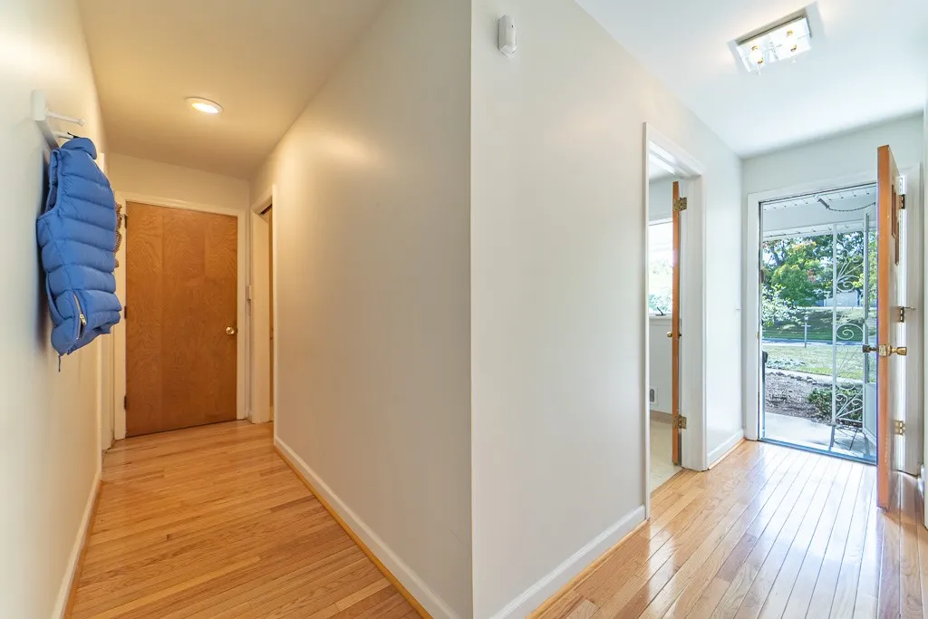 8 Framingham Ln Lane, Pittsford, New York 14534, Pittsford, New York 14534, 3 Bedrooms Bedrooms, 7 Rooms Rooms,2 BathroomsBathrooms,Residential,Closed,8 Framingham Ln Lane, Pittsford, New York 14534,0,R1638830