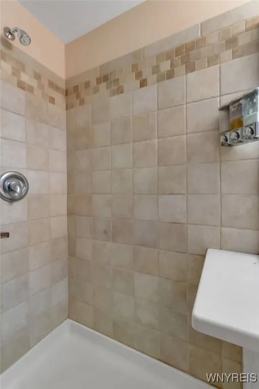 24 Timothy Drive, Orchard Park, New York 14127, Orchard Park, New York 14127, 2 Bedrooms Bedrooms, 7 Rooms Rooms,2 BathroomsBathrooms,Residential,For Sale,24 Timothy Drive, Orchard Park, New York 14127,0,B1638904