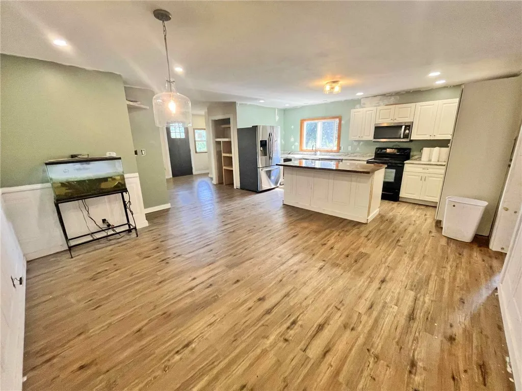 2095 Shilling Road, Palmyra, New York 14522, Palmyra, New York 14522, 3 Bedrooms Bedrooms, 7 Rooms Rooms,2 BathroomsBathrooms,Residential,For Sale,2095 Shilling Road, Palmyra, New York 14522,0,R1638171