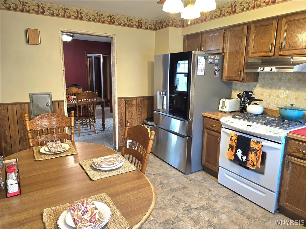 403 Springville Avenue, Amherst, New York 14226, Amherst, New York 14226, 4 Bedrooms Bedrooms, 10 Rooms Rooms,2 BathroomsBathrooms,Residential,Closed,403 Springville Avenue, Amherst, New York 14226,0,B1638978