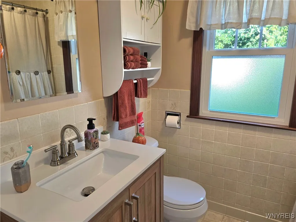 403 Springville Avenue, Amherst, New York 14226, Amherst, New York 14226, 4 Bedrooms Bedrooms, 10 Rooms Rooms,2 BathroomsBathrooms,Residential,Closed,403 Springville Avenue, Amherst, New York 14226,0,B1638978