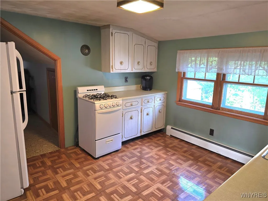 403 Springville Avenue, Amherst, New York 14226, Amherst, New York 14226, 4 Bedrooms Bedrooms, 10 Rooms Rooms,2 BathroomsBathrooms,Residential,Closed,403 Springville Avenue, Amherst, New York 14226,0,B1638978