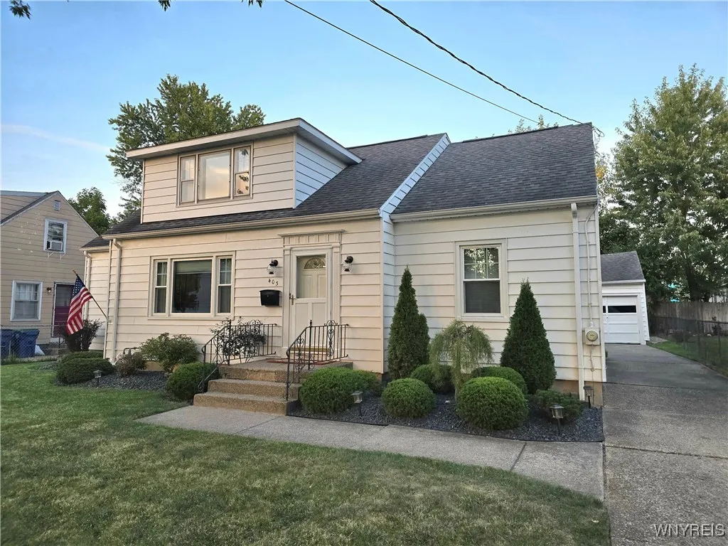 403 Springville Avenue, Amherst, New York 14226, Amherst, New York 14226, 4 Bedrooms Bedrooms, 10 Rooms Rooms,2 BathroomsBathrooms,Residential,Closed,403 Springville Avenue, Amherst, New York 14226,0,B1638978