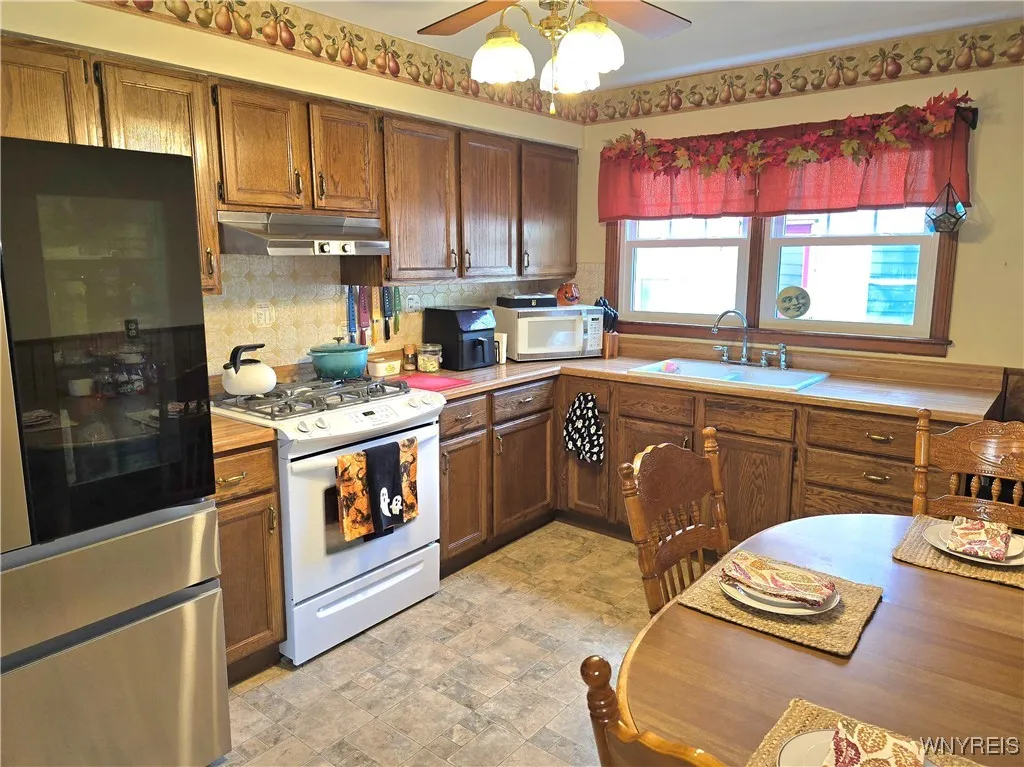 403 Springville Avenue, Amherst, New York 14226, Amherst, New York 14226, 4 Bedrooms Bedrooms, 10 Rooms Rooms,2 BathroomsBathrooms,Residential,Closed,403 Springville Avenue, Amherst, New York 14226,0,B1638978