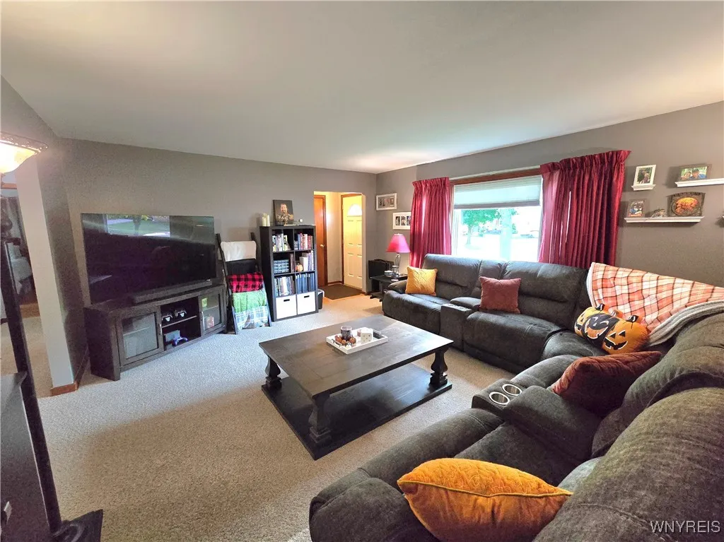 403 Springville Avenue, Amherst, New York 14226, Amherst, New York 14226, 4 Bedrooms Bedrooms, 10 Rooms Rooms,2 BathroomsBathrooms,Residential,Closed,403 Springville Avenue, Amherst, New York 14226,0,B1638978