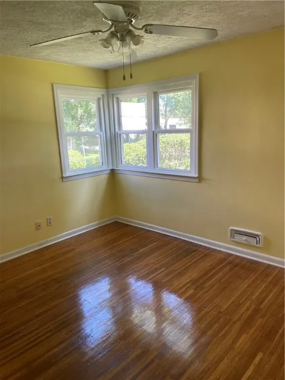 35 Valley Crest Road, Greece, New York 14616, Greece, New York 14616, 3 Bedrooms Bedrooms, 6 Rooms Rooms,1 BathroomBathrooms,Residential Lease,For Rent,35 Valley Crest Road, Greece, New York 14616,0,R1639104
