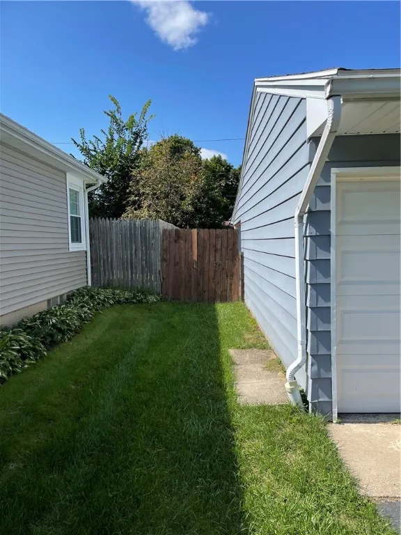 35 Valley Crest Road, Greece, New York 14616, Greece, New York 14616, 3 Bedrooms Bedrooms, 6 Rooms Rooms,1 BathroomBathrooms,Residential Lease,For Rent,35 Valley Crest Road, Greece, New York 14616,0,R1639104