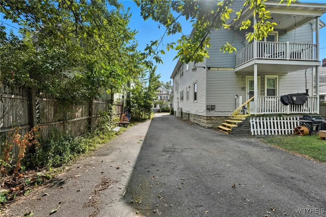 168 Villa Avenue Upper, Buffalo, New York 14216, Buffalo, New York 14216, 3 Bedrooms Bedrooms, 6 Rooms Rooms,1 BathroomBathrooms,Residential Lease,For Rent,168 Villa Avenue Upper, Buffalo, New York 14216,0,B1638677