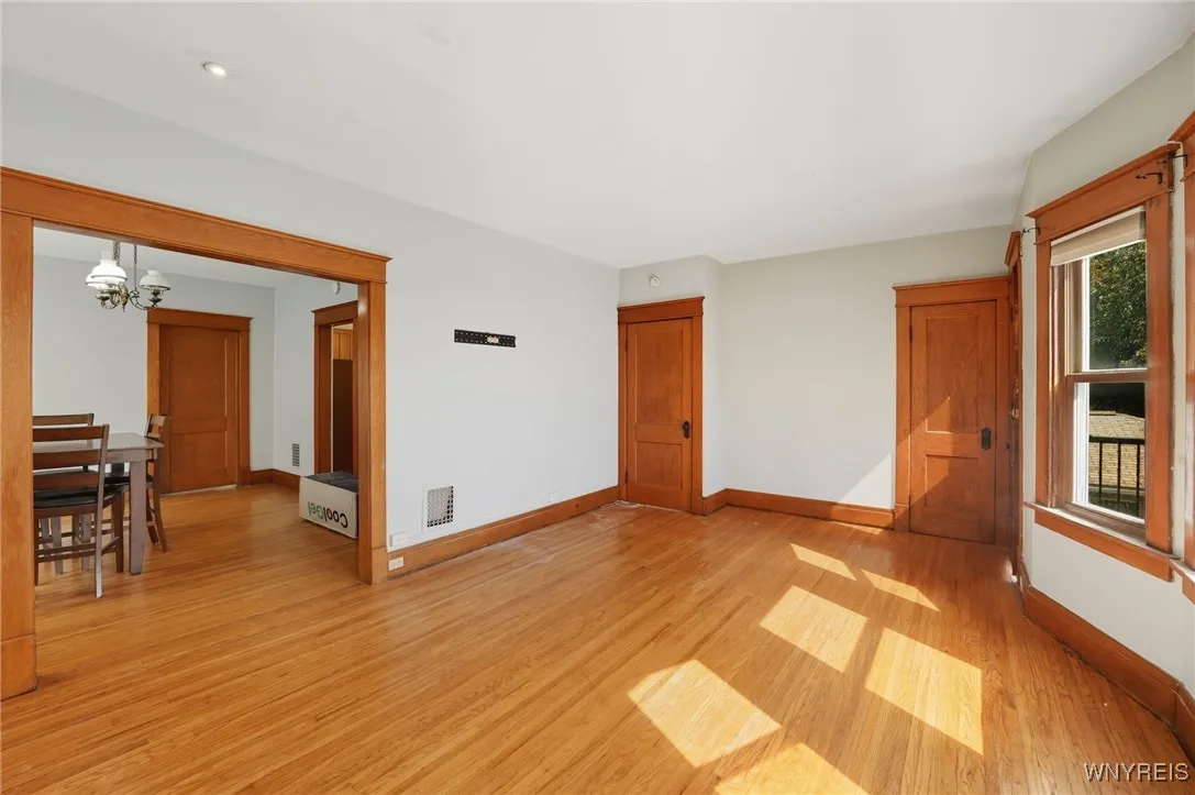 168 Villa Avenue Upper, Buffalo, New York 14216, Buffalo, New York 14216, 3 Bedrooms Bedrooms, 6 Rooms Rooms,1 BathroomBathrooms,Residential Lease,For Rent,168 Villa Avenue Upper, Buffalo, New York 14216,0,B1638677
