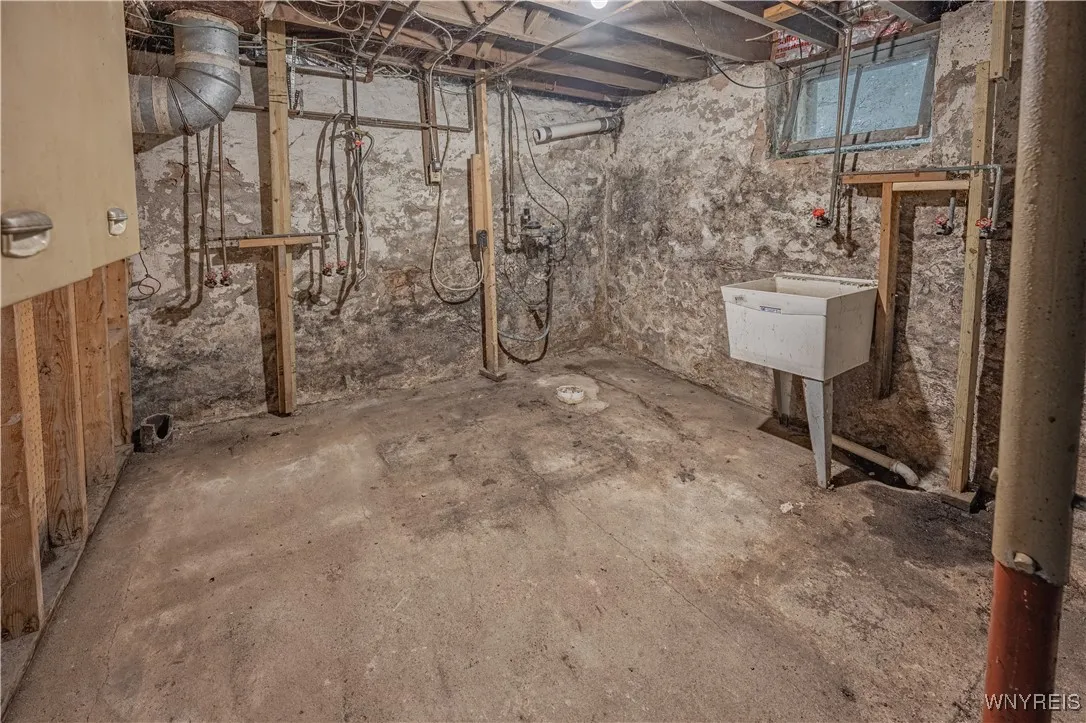 411 Washburn Street, Lockport City, New York 14094, Lockport City, New York 14094, 3 Bedrooms Bedrooms, 7 Rooms Rooms,1 BathroomBathrooms,Residential,For Sale,411 Washburn Street, Lockport City, New York 14094,0,B1639114