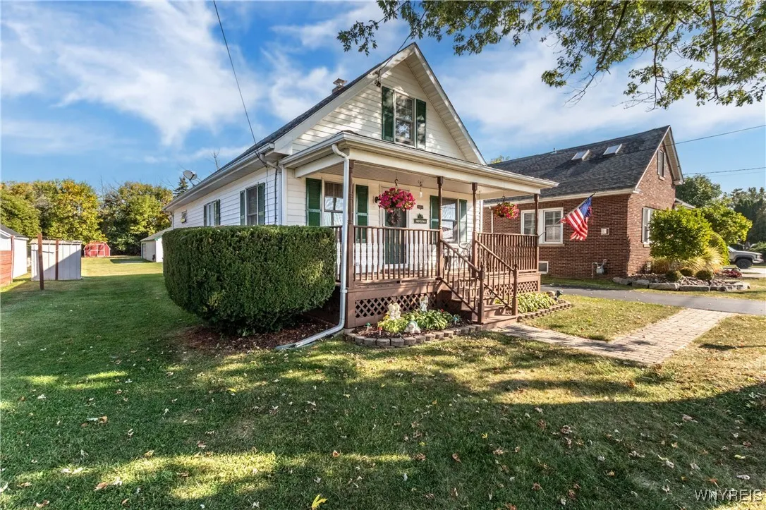 8106 East Britton Drive, Niagara, New York 14304, Niagara, New York 14304, 3 Bedrooms Bedrooms, 8 Rooms Rooms,1 BathroomBathrooms,Residential,For Sale,8106 East Britton Drive, Niagara, New York 14304,0,B1639060