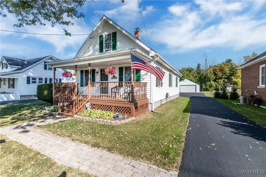 8106 East Britton Drive, Niagara, New York 14304, Niagara, New York 14304, 3 Bedrooms Bedrooms, 8 Rooms Rooms,1 BathroomBathrooms,Residential,For Sale,8106 East Britton Drive, Niagara, New York 14304,0,B1639060