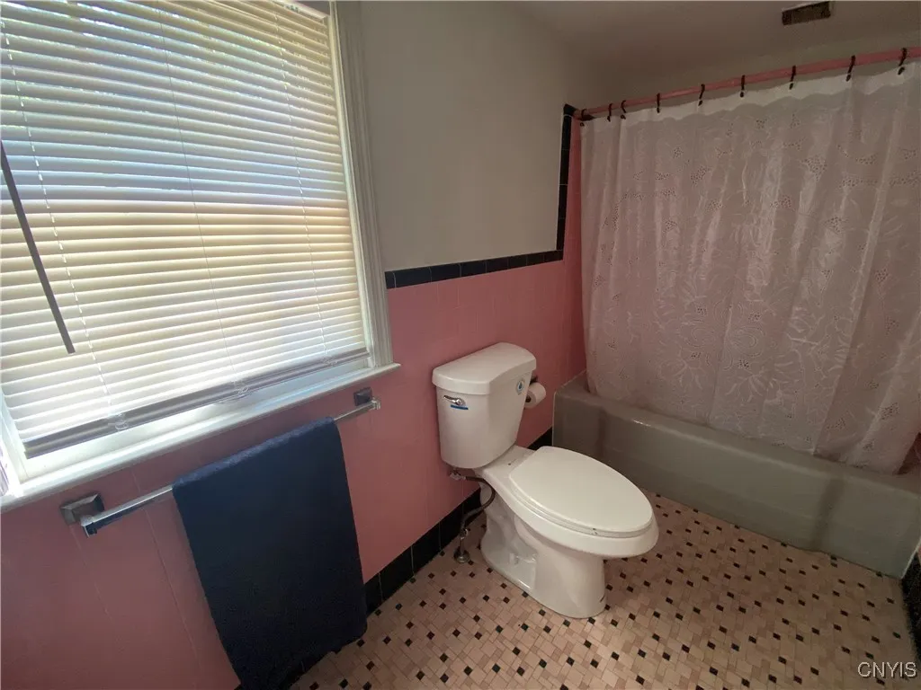 103 Paris Road, New Hartford, New York 13413, New Hartford, New York 13413, 4 Bedrooms Bedrooms, 8 Rooms Rooms,2 BathroomsBathrooms,Residential,For Sale,103 Paris Road, New Hartford, New York 13413,0,S1639139
