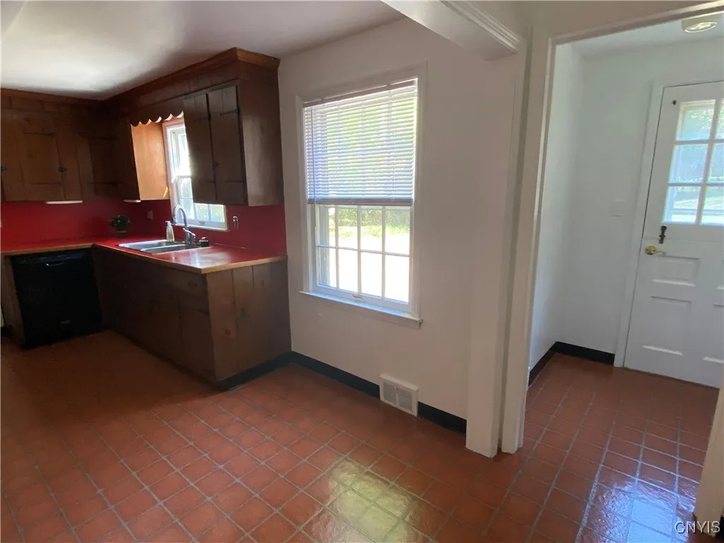 103 Paris Road, New Hartford, New York 13413, New Hartford, New York 13413, 4 Bedrooms Bedrooms, 8 Rooms Rooms,2 BathroomsBathrooms,Residential,For Sale,103 Paris Road, New Hartford, New York 13413,0,S1639139