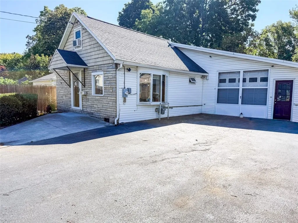 108 Earl Avenue, Salina, New York 13211, Salina, New York 13211, 2 Bedrooms Bedrooms, 7 Rooms Rooms,1 BathroomBathrooms,Residential,Closed,108 Earl Avenue, Salina, New York 13211,0,R1638943