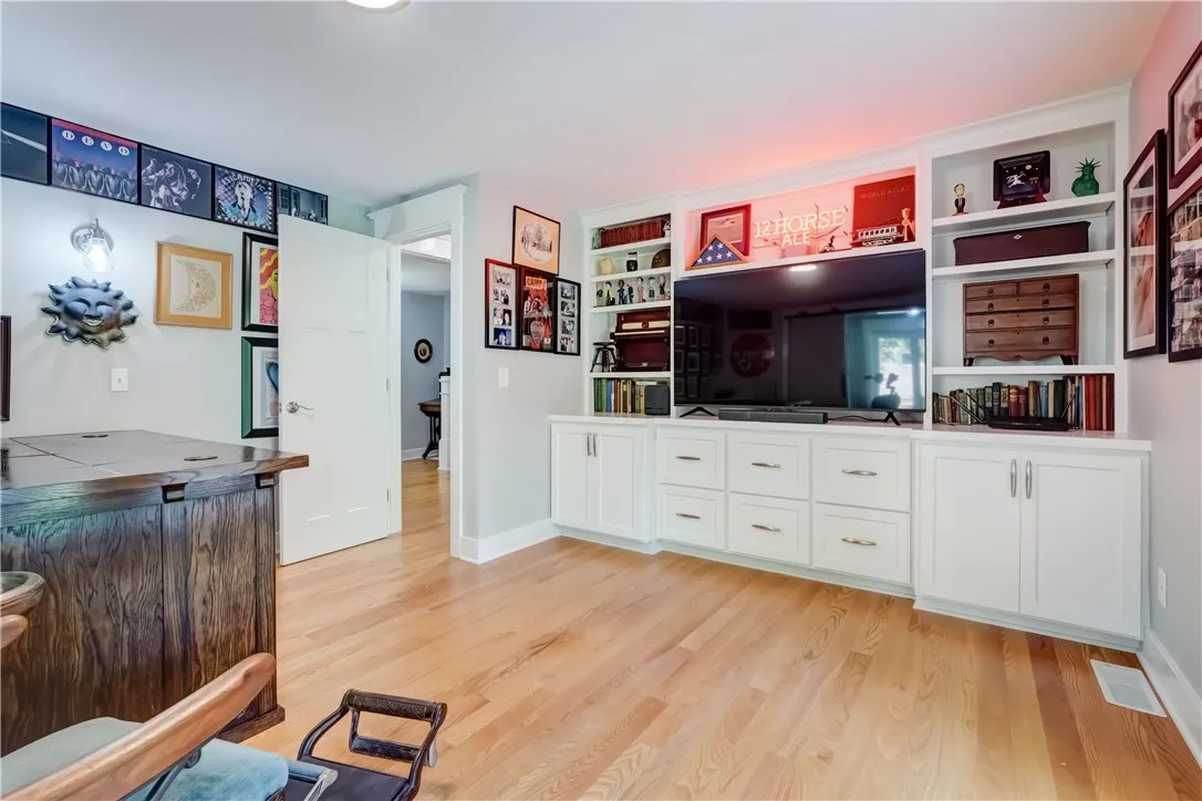 255 Woodland Road, Pittsford, New York 14534, Pittsford, New York 14534, 4 Bedrooms Bedrooms, 10 Rooms Rooms,3 BathroomsBathrooms,Residential,Closed,255 Woodland Road, Pittsford, New York 14534,0,R1639153