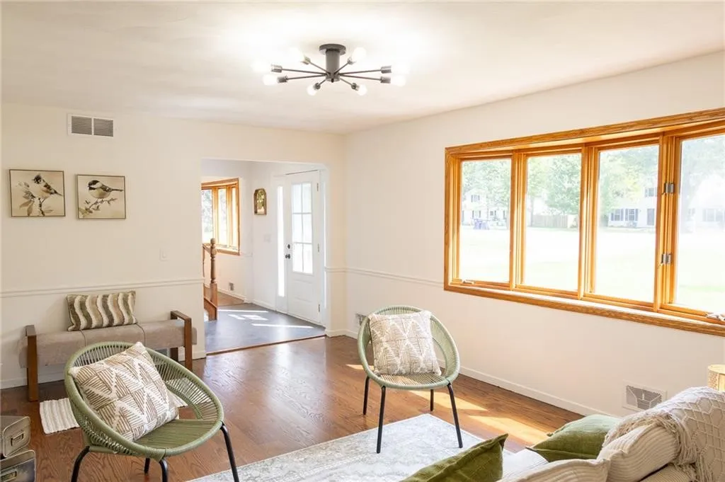 373 East Street, Pittsford, New York 14534, Pittsford, New York 14534, 5 Bedrooms Bedrooms, 9 Rooms Rooms,2 BathroomsBathrooms,Residential,Closed,373 East Street, Pittsford, New York 14534,0,R1639126