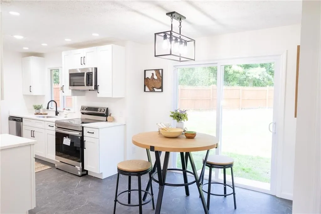 373 East Street, Pittsford, New York 14534, Pittsford, New York 14534, 5 Bedrooms Bedrooms, 9 Rooms Rooms,2 BathroomsBathrooms,Residential,Closed,373 East Street, Pittsford, New York 14534,0,R1639126