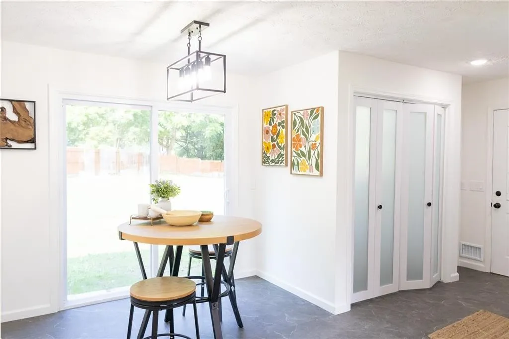 373 East Street, Pittsford, New York 14534, Pittsford, New York 14534, 5 Bedrooms Bedrooms, 9 Rooms Rooms,2 BathroomsBathrooms,Residential,Closed,373 East Street, Pittsford, New York 14534,0,R1639126