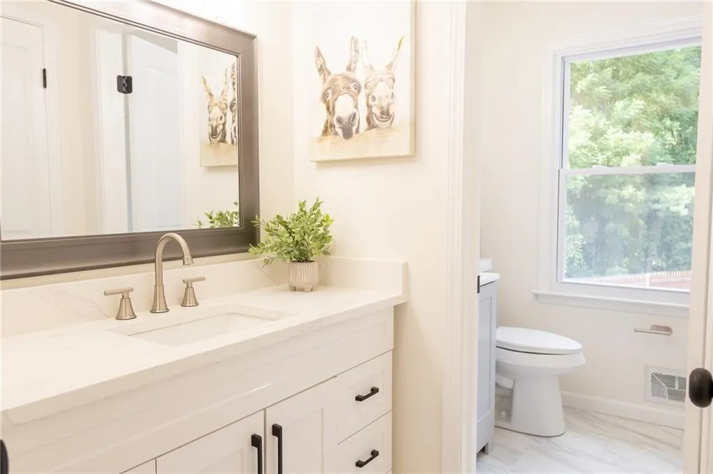 373 East Street, Pittsford, New York 14534, Pittsford, New York 14534, 5 Bedrooms Bedrooms, 9 Rooms Rooms,2 BathroomsBathrooms,Residential,Closed,373 East Street, Pittsford, New York 14534,0,R1639126