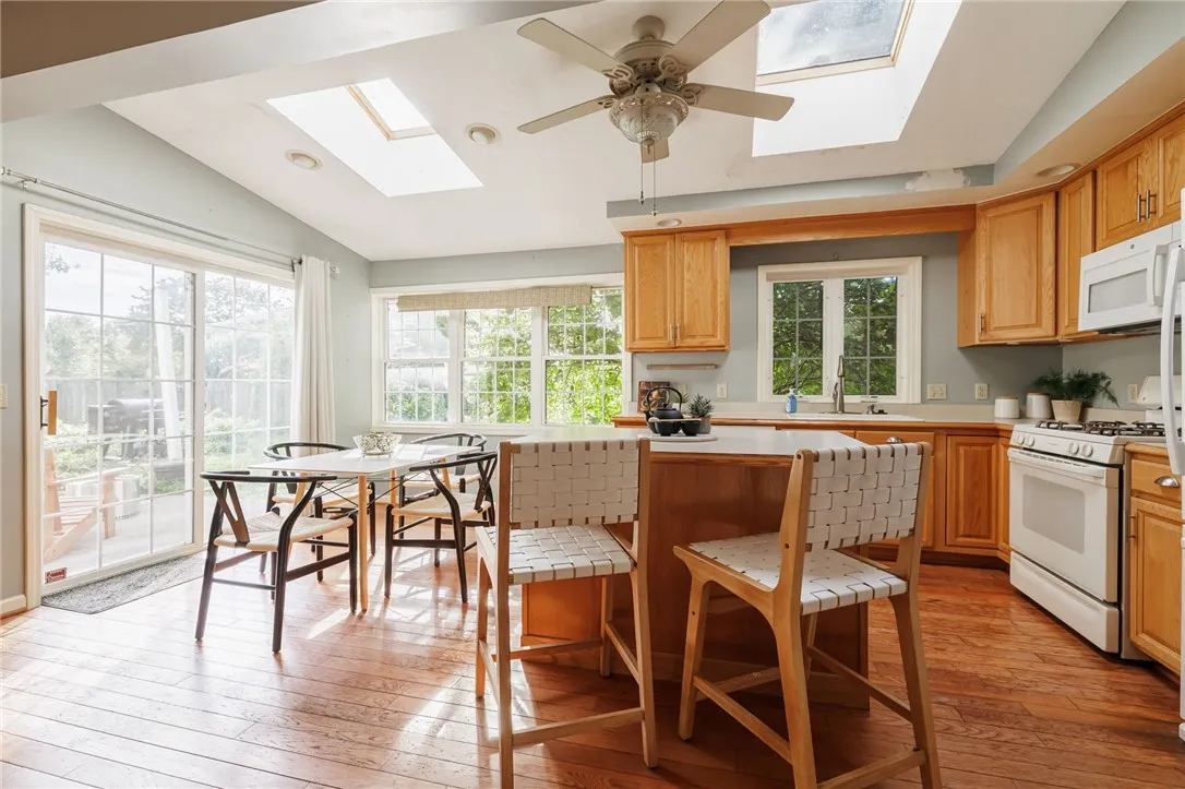 12 Westwood Drive, Perinton, New York 14445, Perinton, New York 14445, 2 Bedrooms Bedrooms, 7 Rooms Rooms,2 BathroomsBathrooms,Residential,Closed,12 Westwood Drive, Perinton, New York 14445,0,R1632006