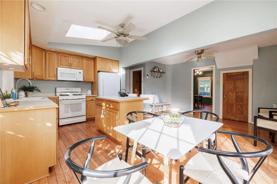 12 Westwood Drive, Perinton, New York 14445, Perinton, New York 14445, 2 Bedrooms Bedrooms, 7 Rooms Rooms,2 BathroomsBathrooms,Residential,Closed,12 Westwood Drive, Perinton, New York 14445,0,R1632006