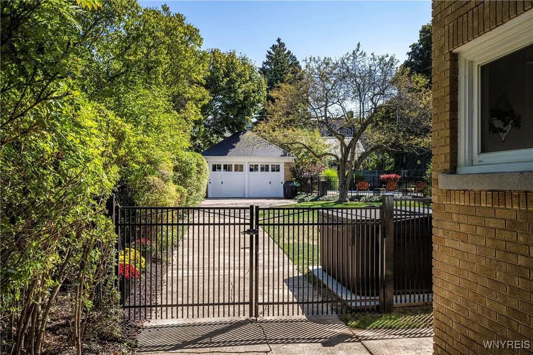 279 Beard Avenue, Buffalo, New York 14214, Buffalo, New York 14214, 3 Bedrooms Bedrooms, 12 Rooms Rooms,3 BathroomsBathrooms,Residential,For Sale,279 Beard Avenue, Buffalo, New York 14214,0,B1637923