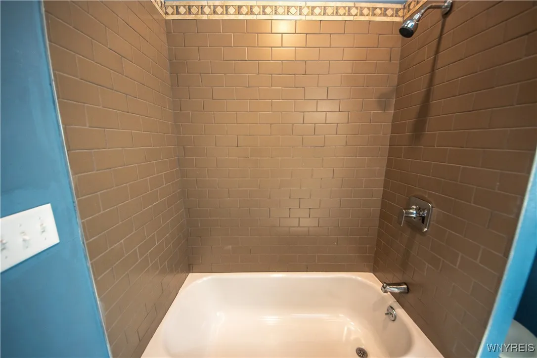 392 Fargo Avenue 2, Buffalo, New York 14213, Buffalo, New York 14213, 6 Bedrooms Bedrooms, ,2 BathroomsBathrooms,Residential,For Sale,392 Fargo Avenue 2, Buffalo, New York 14213,0,B1639167