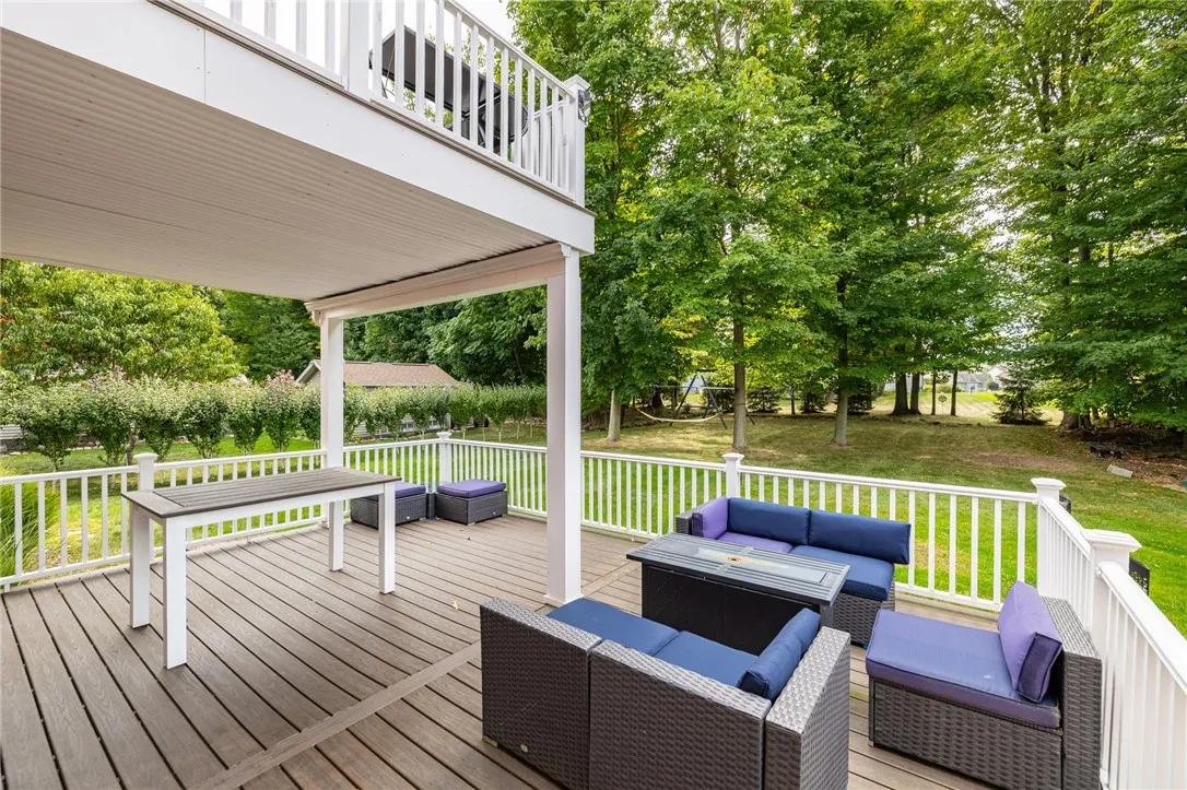 255 Gallant Fox Lane, Webster, New York 14580, Webster, New York 14580, 5 Bedrooms Bedrooms, 15 Rooms Rooms,3 BathroomsBathrooms,Residential,Closed,255 Gallant Fox Lane, Webster, New York 14580,0,R1633666