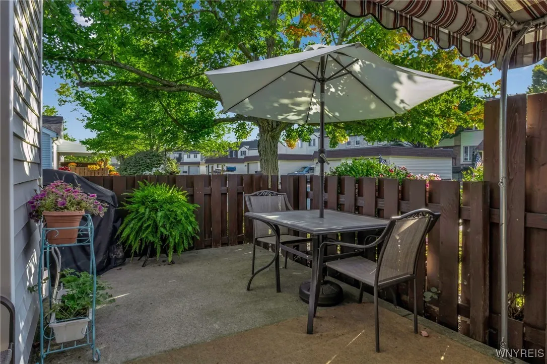 110 Stepping Stone Lane, Orchard Park, New York 14, Orchard Park, New York 14127, 2 Bedrooms Bedrooms, 8 Rooms Rooms,1 BathroomBathrooms,Residential,Closed,110 Stepping Stone Lane, Orchard Park, New York 14,0,B1639236