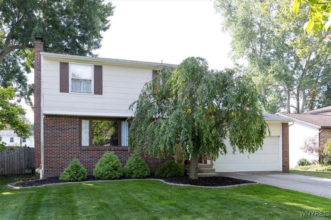 39 Brittany Drive, Amherst, New York 14228, Amherst, New York 14228, 3 Bedrooms Bedrooms, 5 Rooms Rooms,1 BathroomBathrooms,Residential,For Sale,39 Brittany Drive, Amherst, New York 14228,0,B1639028