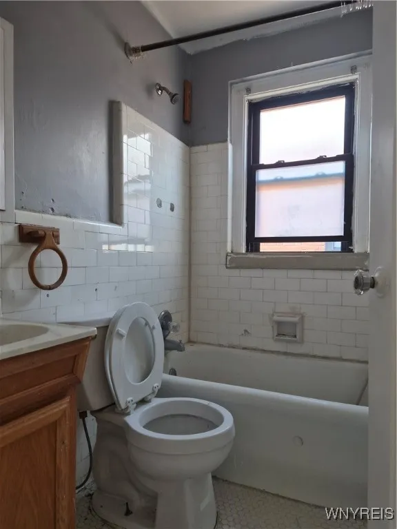 1941 Hertel Avenue, Buffalo, New York 14214, Buffalo, New York 14214, 22 Bedrooms Bedrooms, ,Multi Family,For Sale,1941 Hertel Avenue, Buffalo, New York 14214,0,B1638443