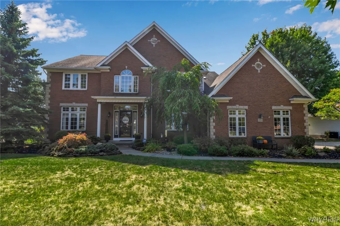 8153 Golden Oak Circle, Clarence, New York 14221, Clarence, New York 14221, 4 Bedrooms Bedrooms, 9 Rooms Rooms,2 BathroomsBathrooms,Residential,Closed,8153 Golden Oak Circle, Clarence, New York 14221,0,B1639190