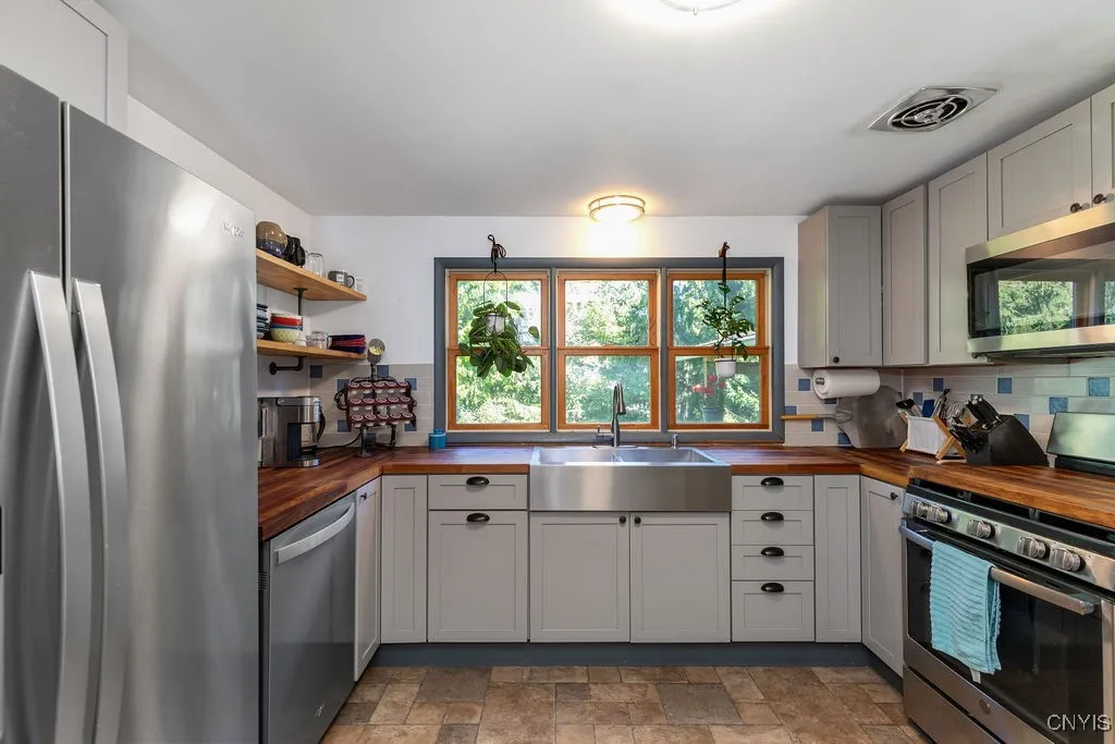 119 Suffolk Road, Camillus, New York 13219, Camillus, New York 13219, 3 Bedrooms Bedrooms, 7 Rooms Rooms,2 BathroomsBathrooms,Residential,Closed,119 Suffolk Road, Camillus, New York 13219,0,S1639118