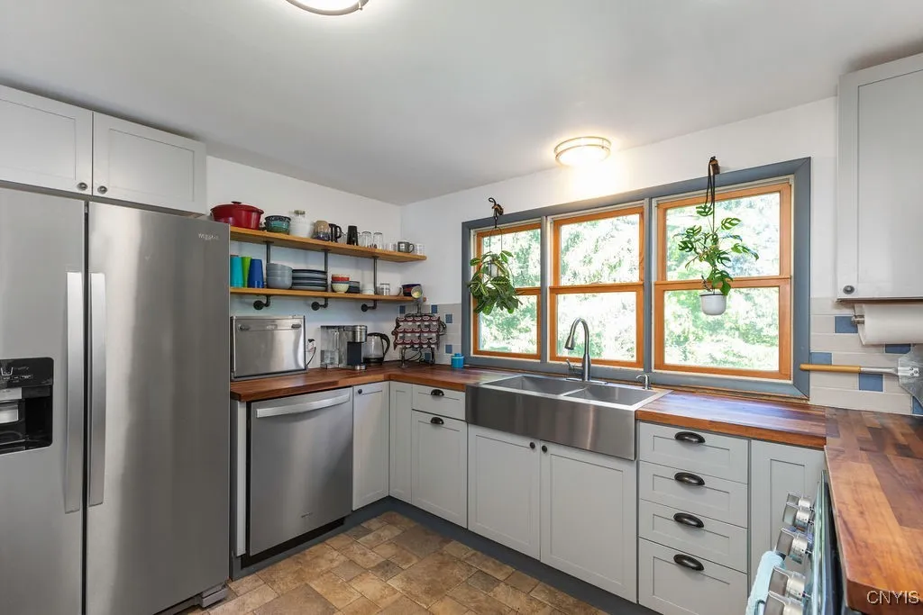 119 Suffolk Road, Camillus, New York 13219, Camillus, New York 13219, 3 Bedrooms Bedrooms, 7 Rooms Rooms,2 BathroomsBathrooms,Residential,Closed,119 Suffolk Road, Camillus, New York 13219,0,S1639118