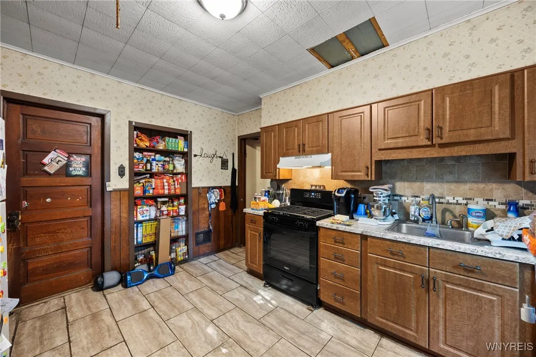 18 Sage Avenue, Buffalo, New York 14210, Buffalo, New York 14210, 6 Bedrooms Bedrooms, ,2 BathroomsBathrooms,Residential,For Sale,18 Sage Avenue, Buffalo, New York 14210,0,B1638579