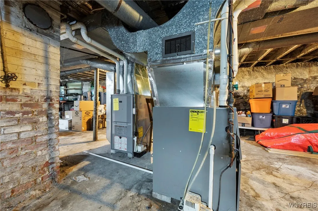 18 Sage Avenue, Buffalo, New York 14210, Buffalo, New York 14210, 6 Bedrooms Bedrooms, ,2 BathroomsBathrooms,Residential,For Sale,18 Sage Avenue, Buffalo, New York 14210,0,B1638579